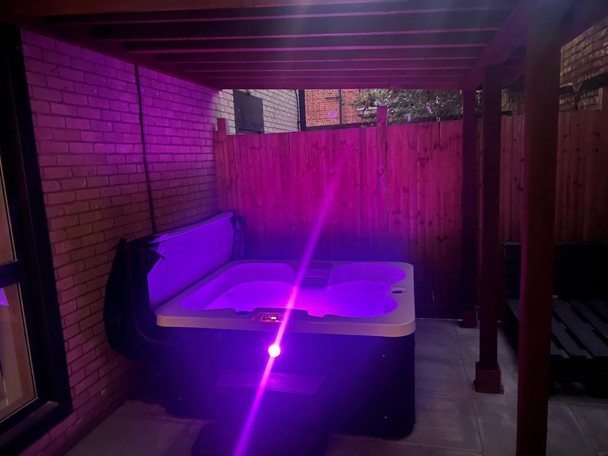 Central London, Jaccuzzi,Newbuild, 2 Bedrooms Two Baths Exteriér fotografie